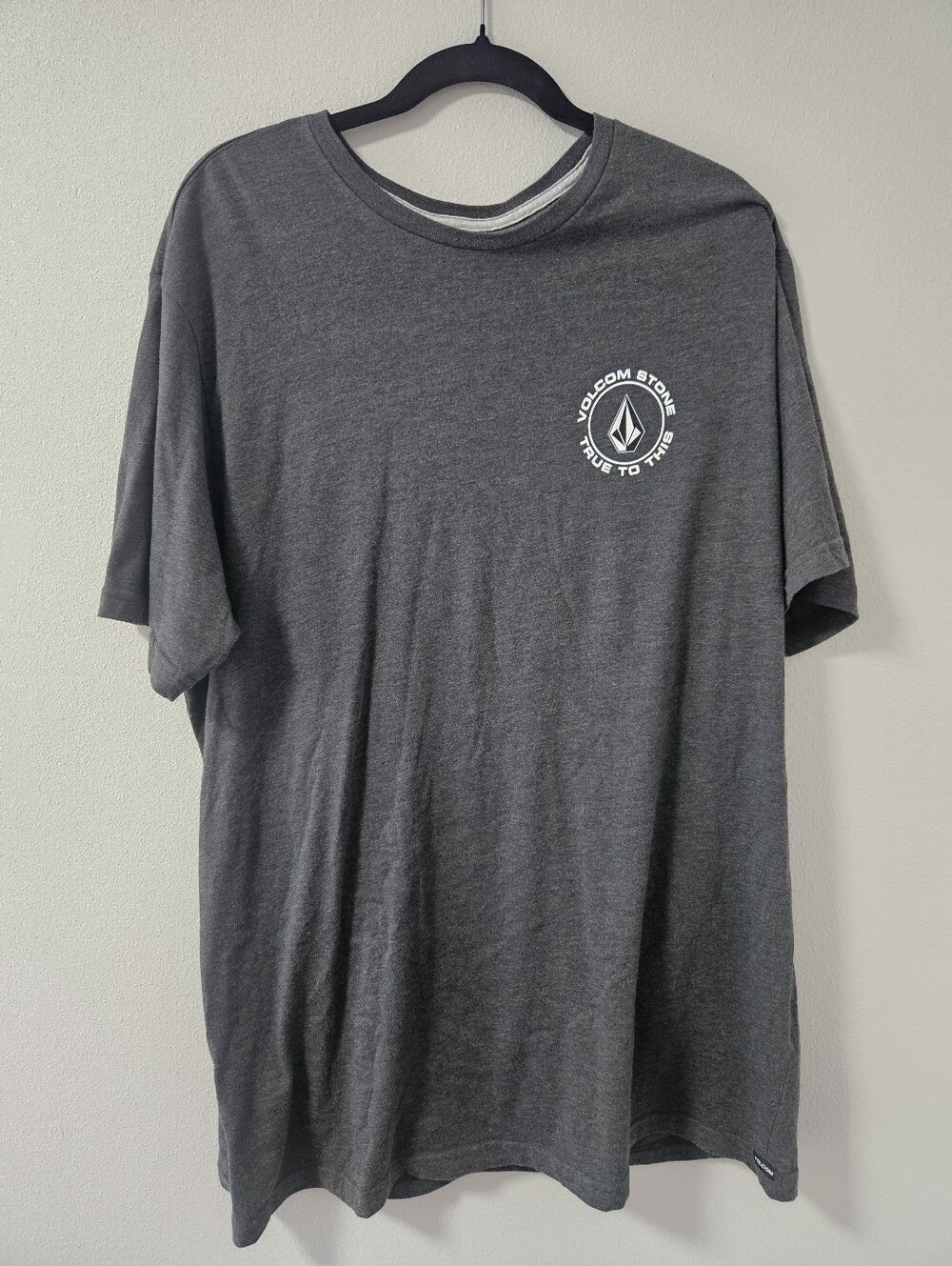 VOLCOM Men's Charcoal Short Sleeve Logo Tee Shirt